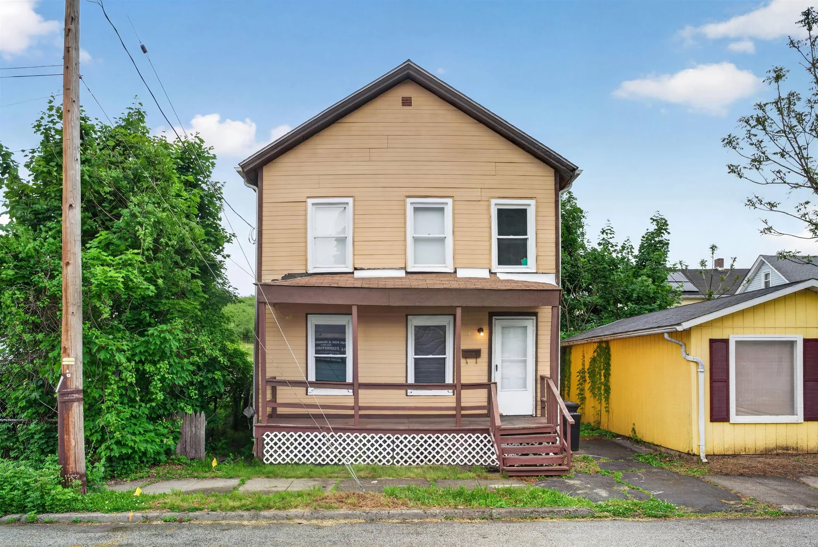 4 Church Street — covered front porch and entry