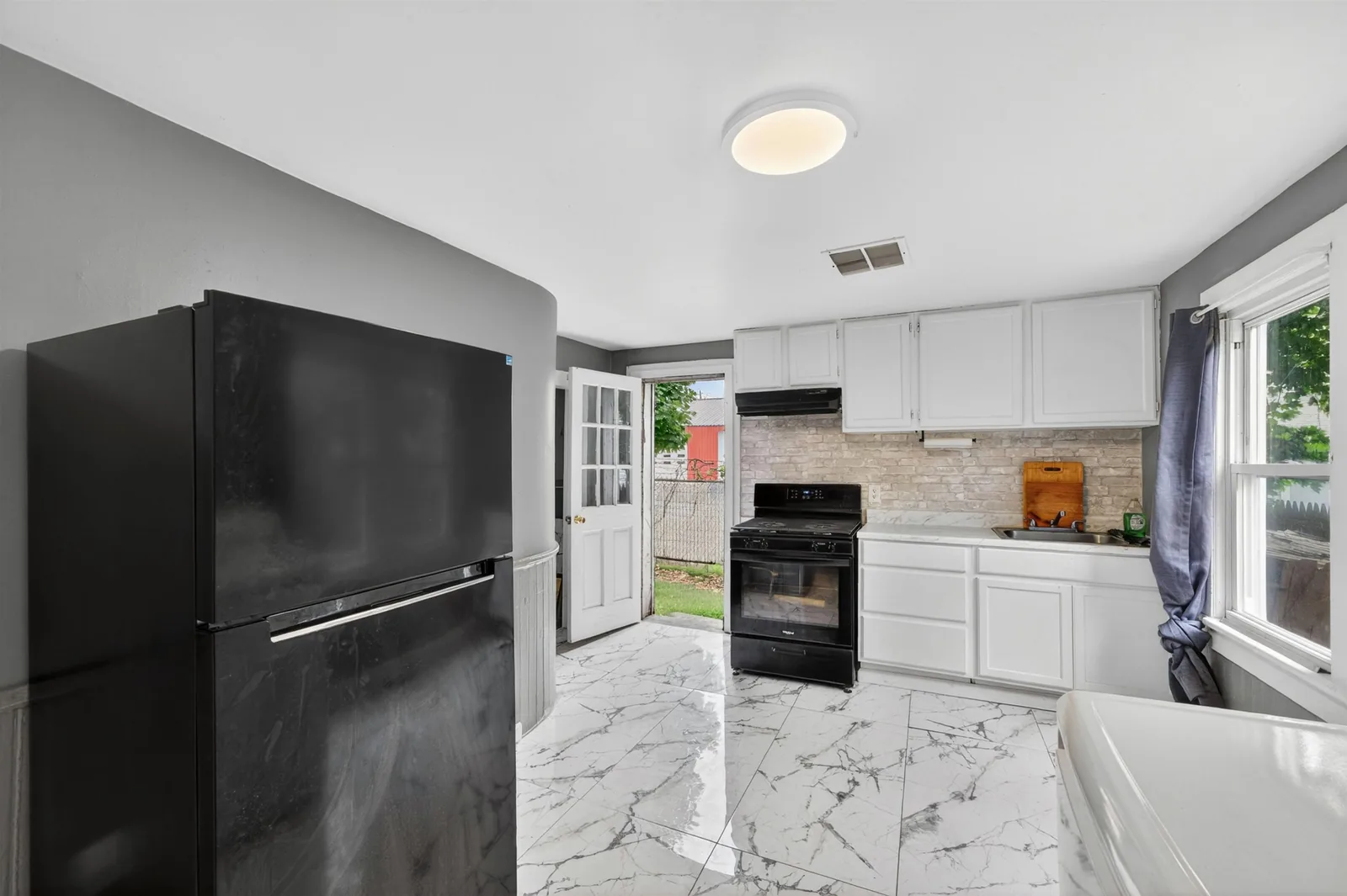 Eat-in kitchen with gas range and backyard access
